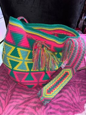 Handwoven Colombian Wayuu Mochila